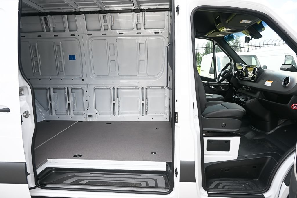 New 2026 Arctic White Mercedes-Benz Cargo 170 WB image 21