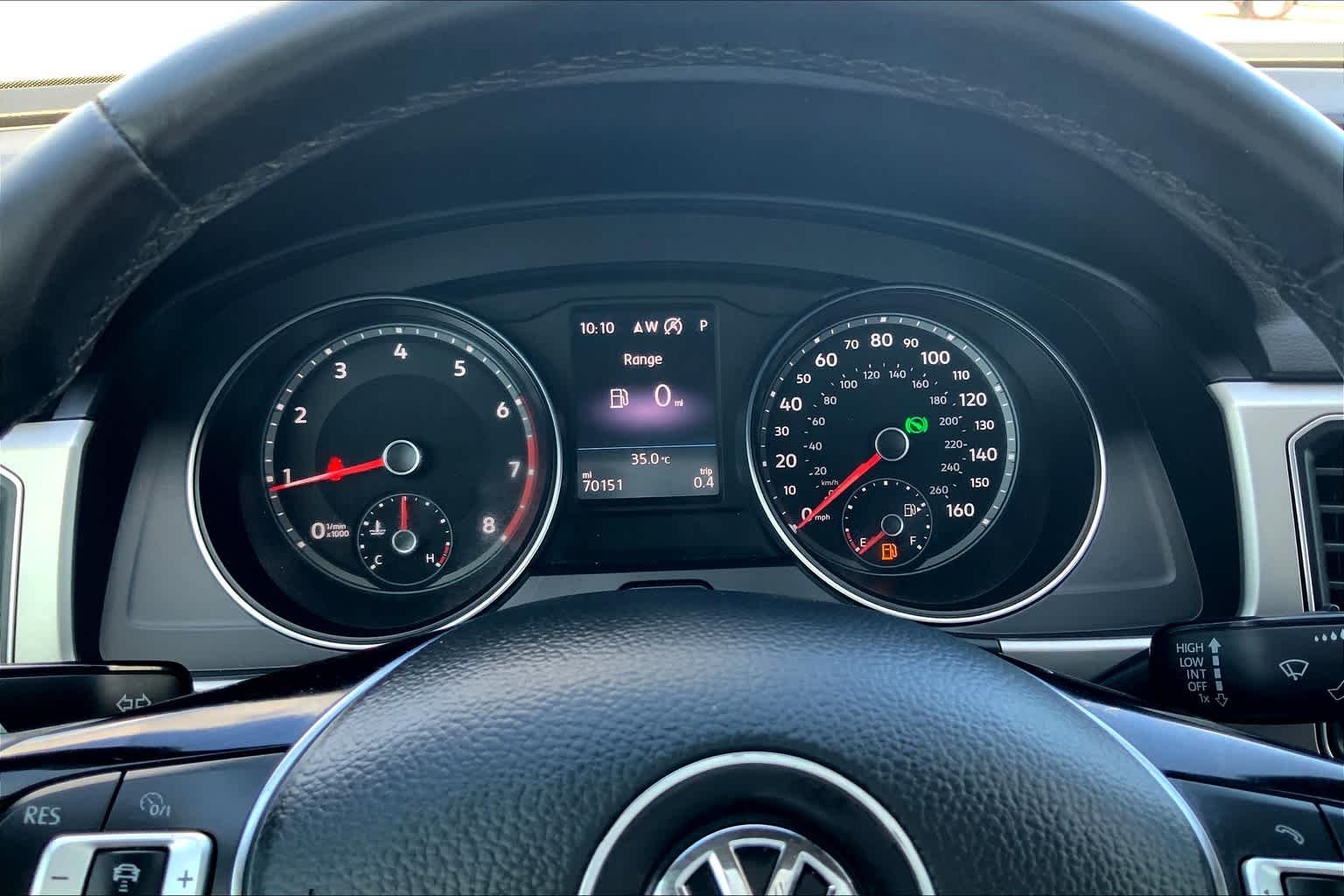 Used 2018 Deep Black Pearl Volkswagen 3.6L V6 SE w/Technology image 25