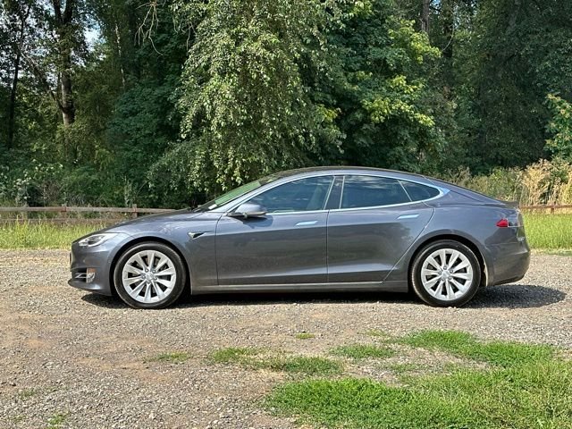 Used 2018 Silver Metallic Tesla 100D image 5