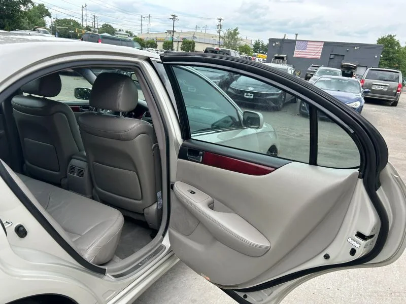 Used 2003 Gold Lexus ES 300 Sedan 4D image 22