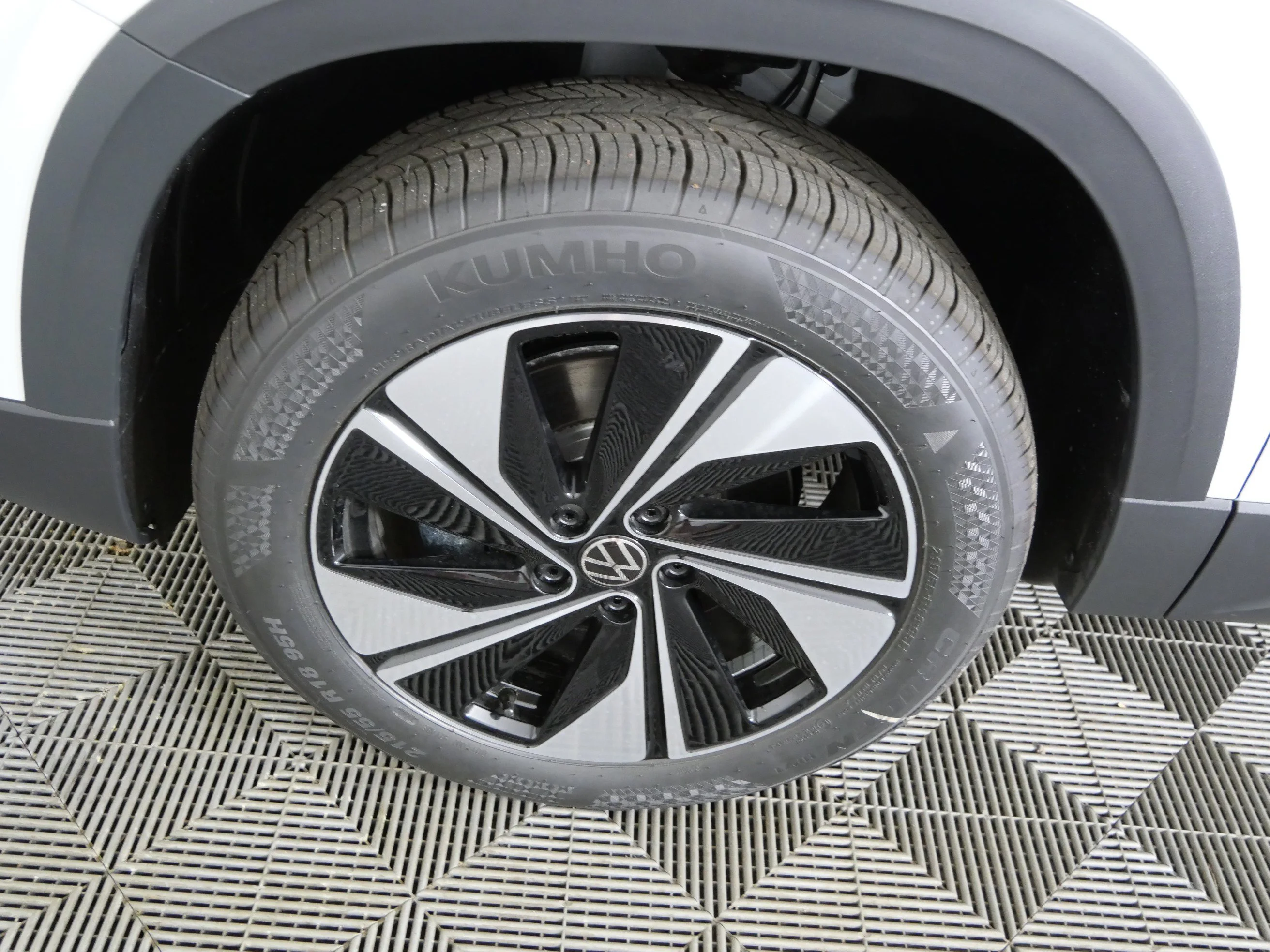 New 2026 Pure White Volkswagen SE image 15