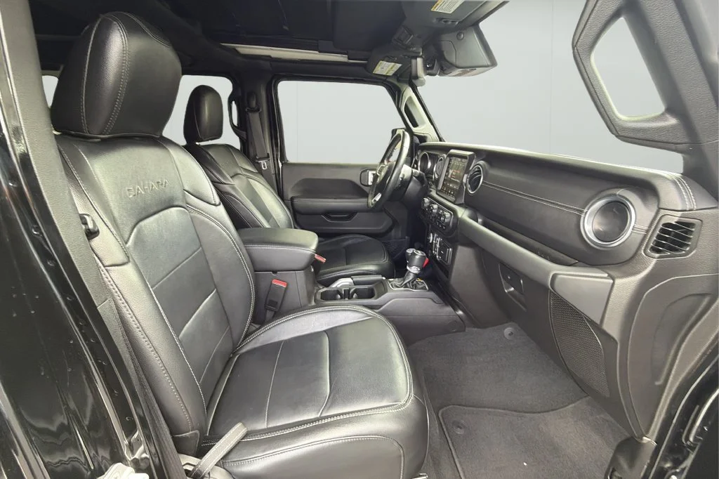 Used 2022 Black Jeep Unlimited Sahara 4x4 image 15