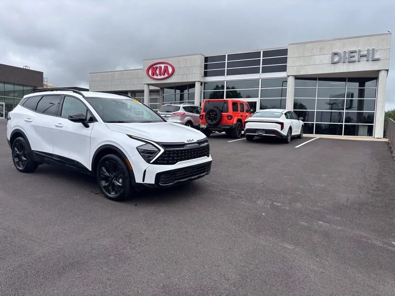 Used 2025 White Kia X-Line image 4