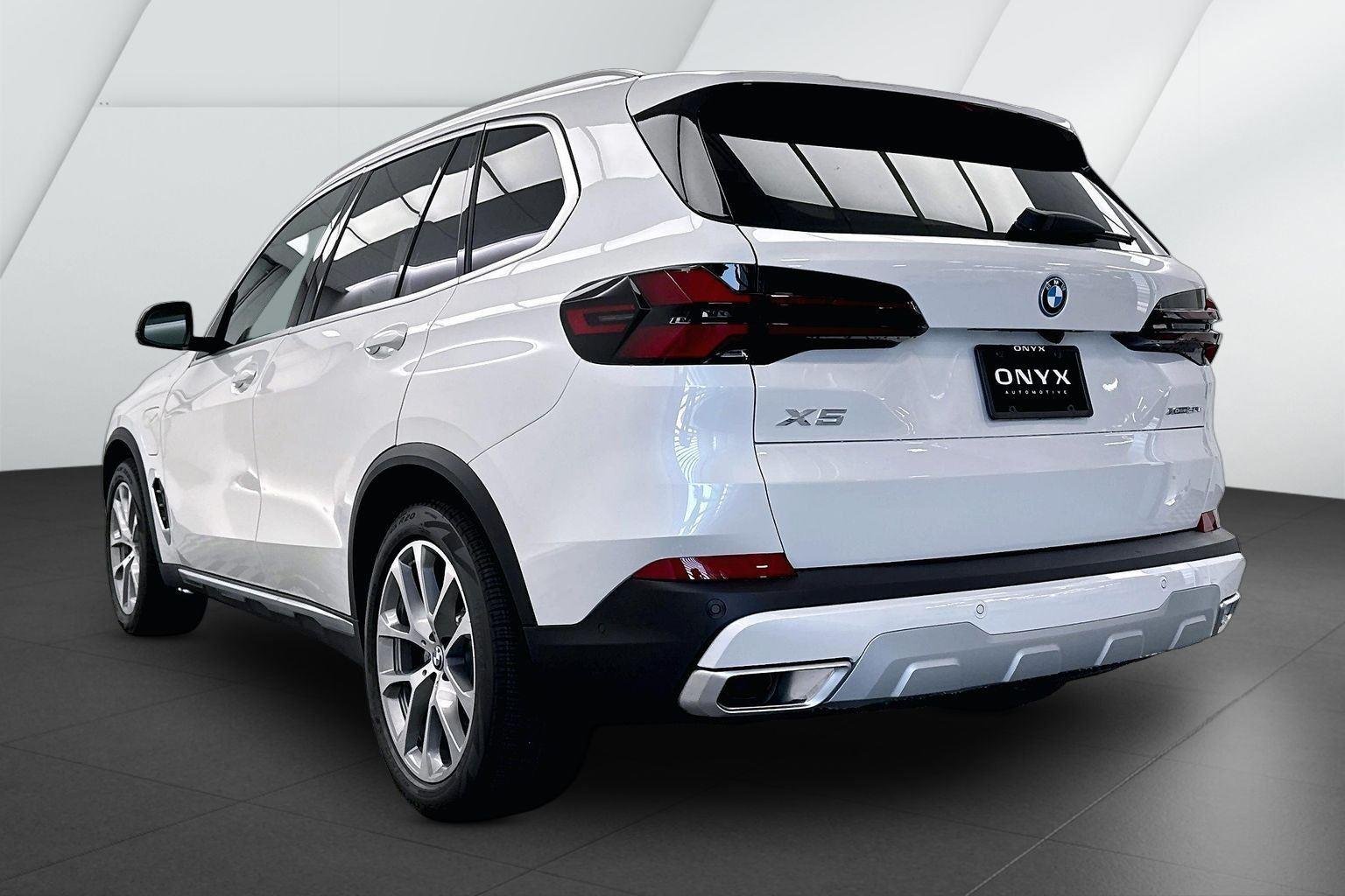 New 2026 Mineral White Metallic BMW xDrive50e image 9