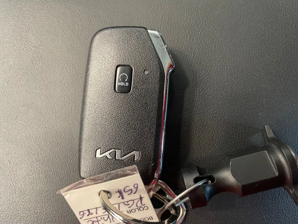 Used 2023 White Kia LXS image 17