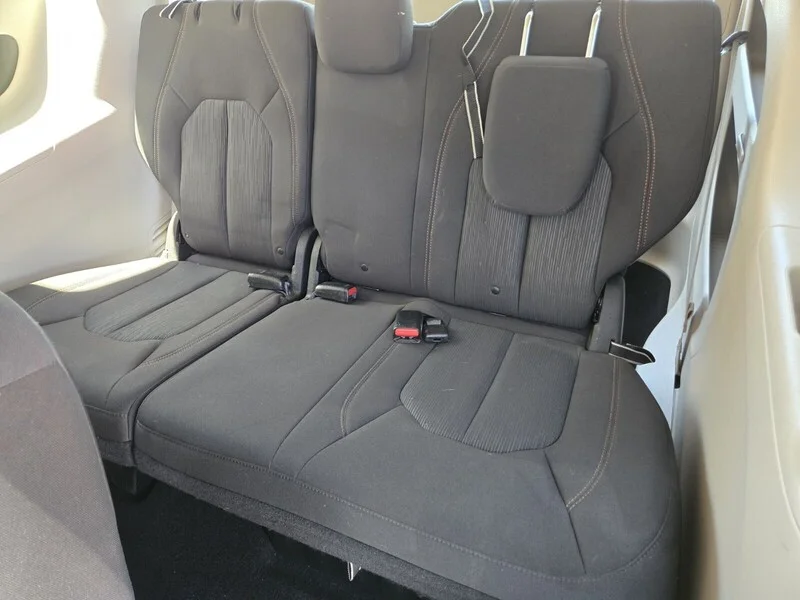 Used 2017 Molten Silver Chrysler Touring image 9