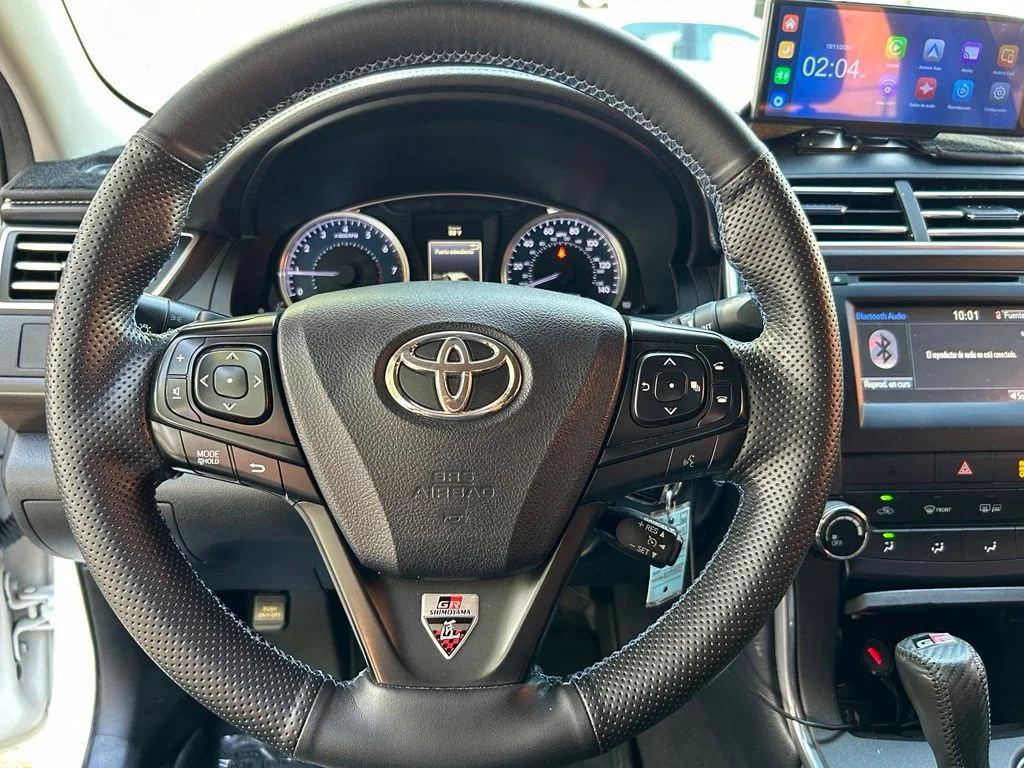 Used 2016 White Toyota LE image 17
