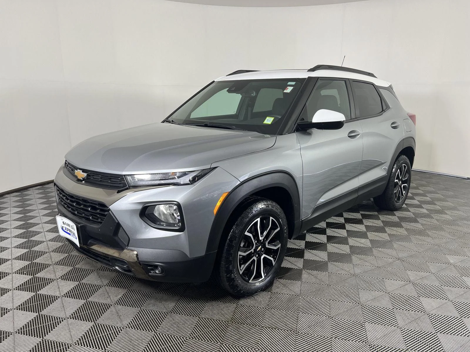 Used 2023 Sterling Gray Metallic Chevrolet ACTIV image 25