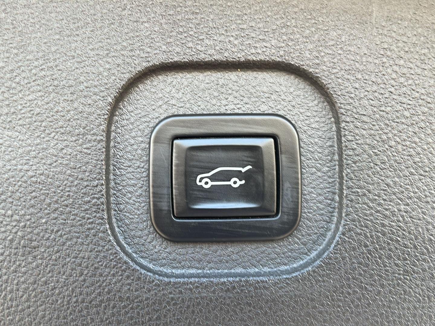 Used 2015 Silver Ice Metallic Chevrolet LT image 28
