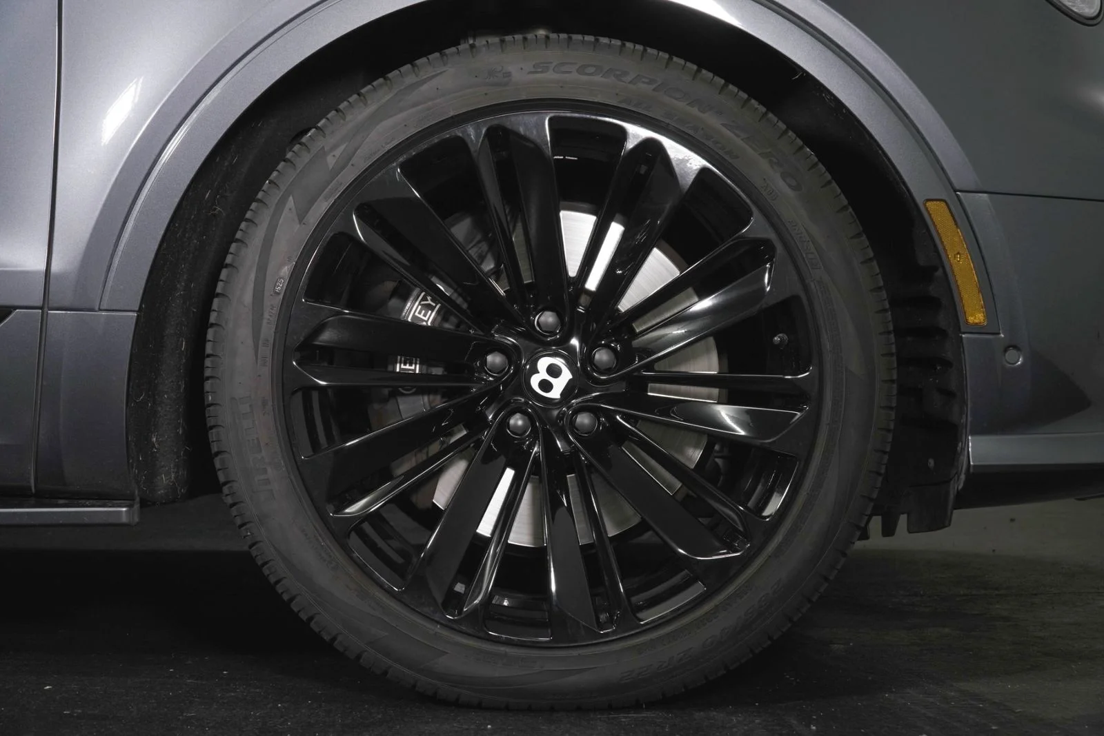 Used 2022  Bentley  image 6