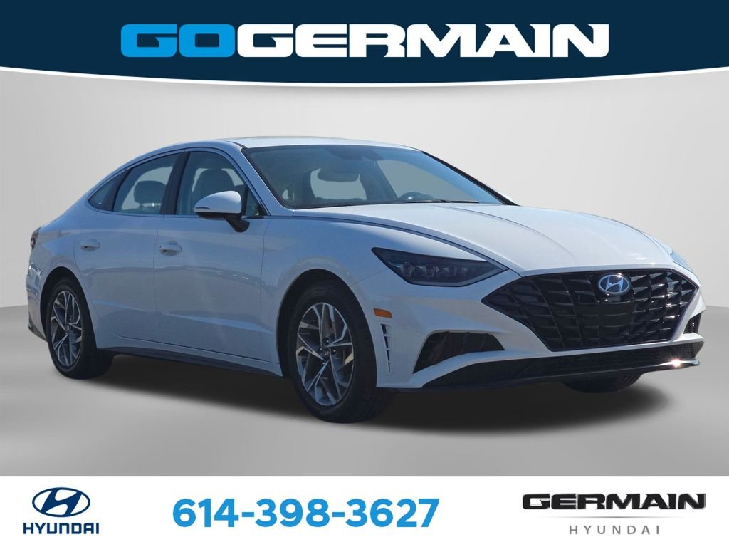 Used 2023 White Hyundai SEL image 4