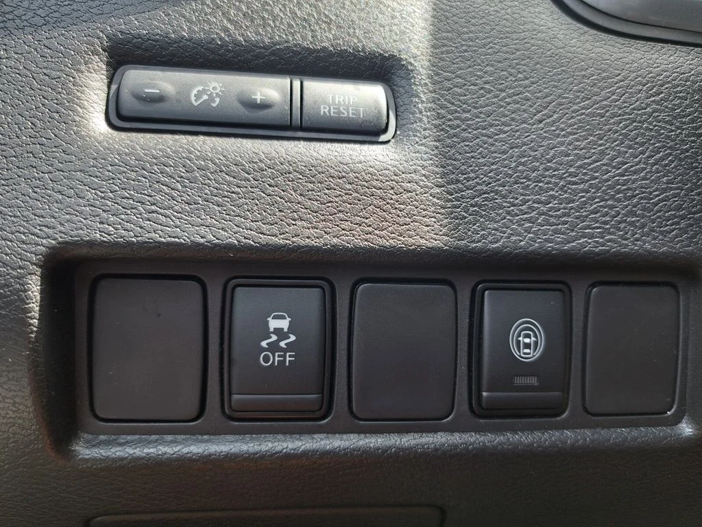 Used 2023 Silver Nissan SV image 13