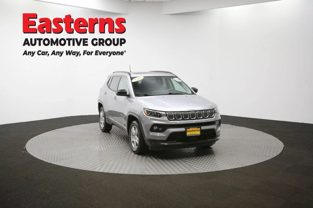 Used 2022 Silver Jeep Latitude image 47