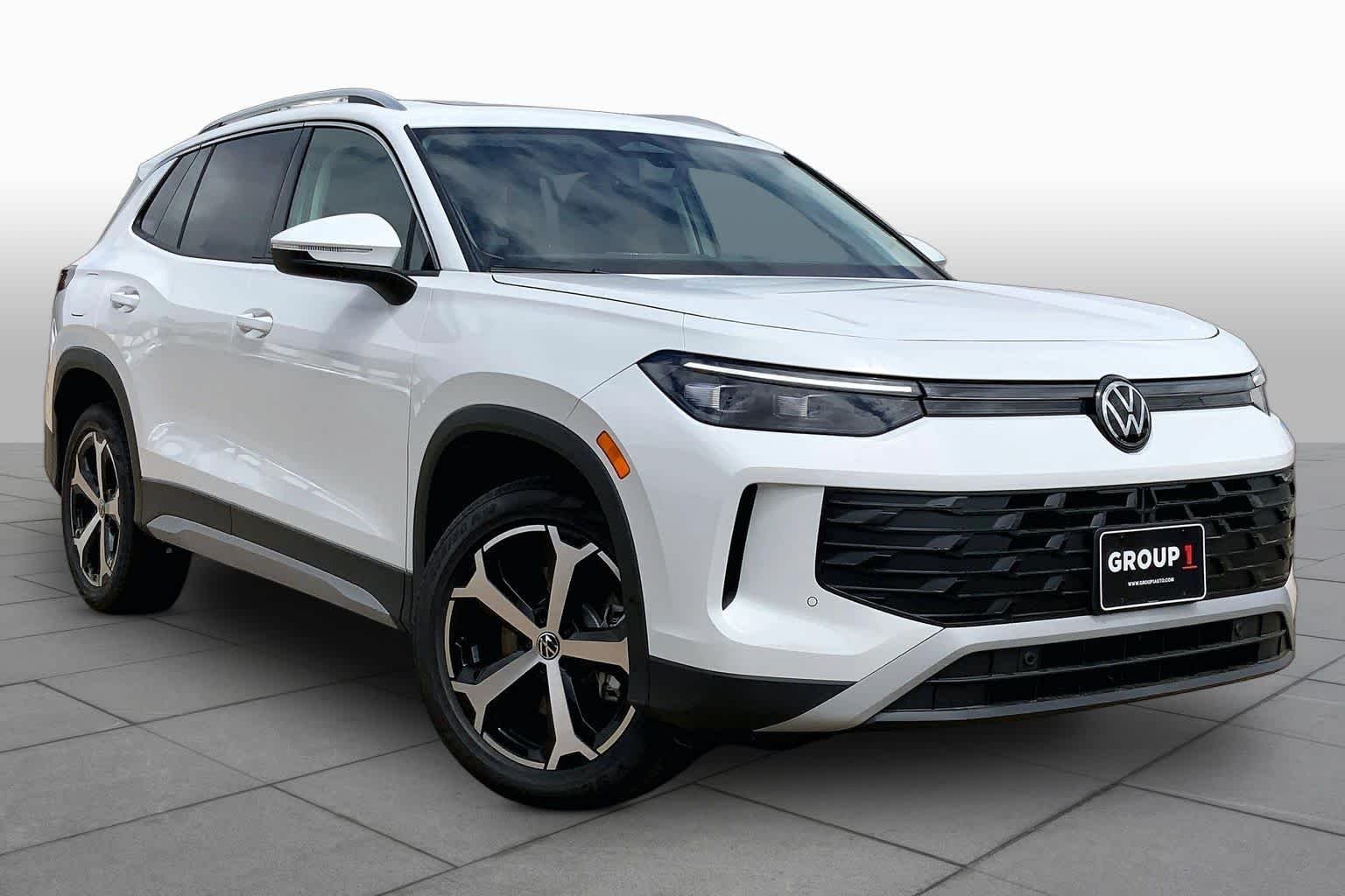 New 2026 Pure White Volkswagen SE image 2