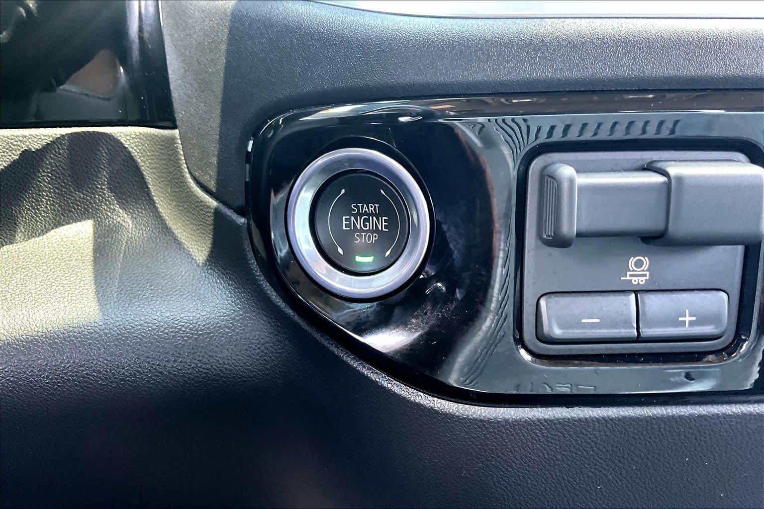 Used 2026 Sterling Metallic GMC Elevation image 35