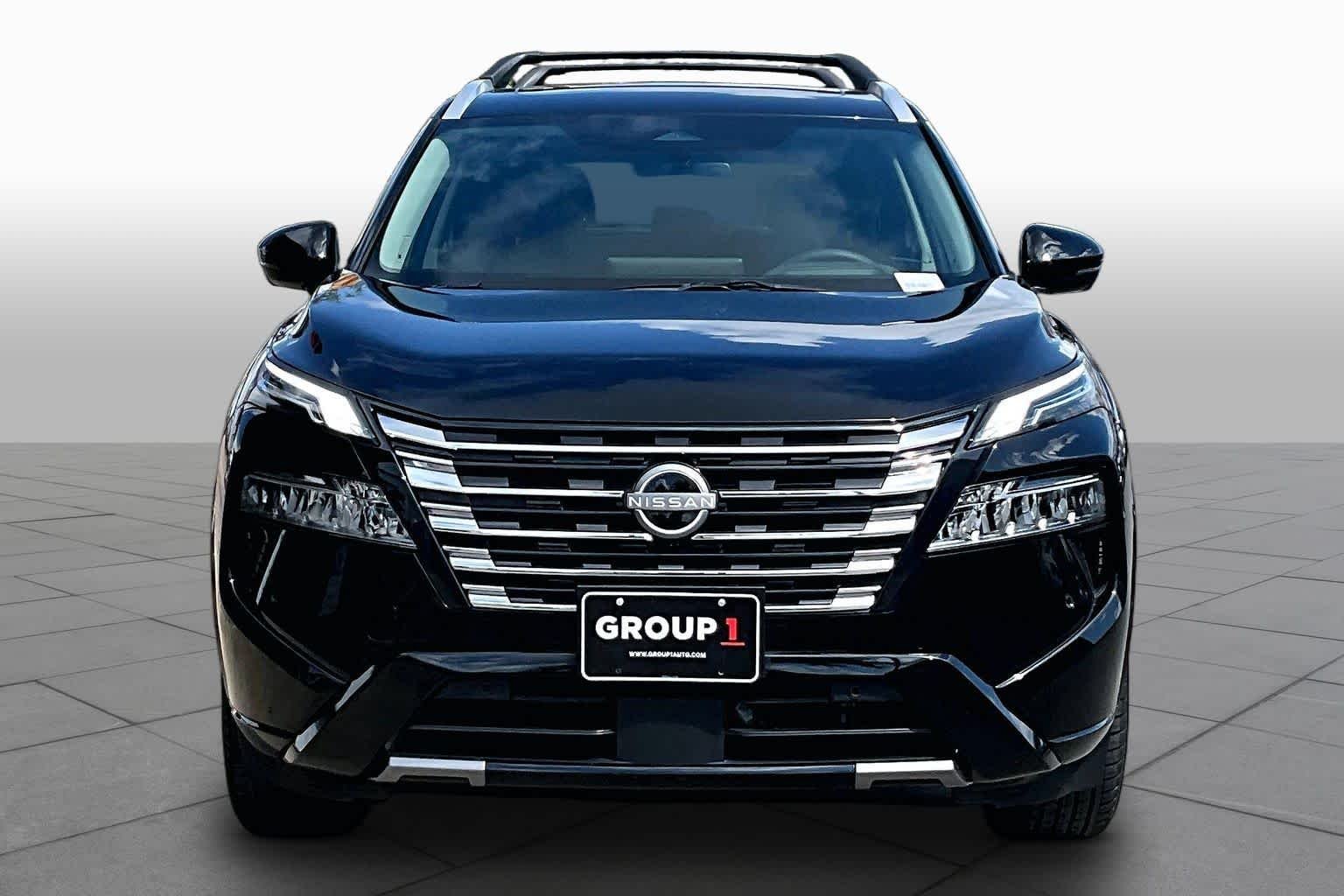 Used 2025 Super Black Nissan Platinum image 4