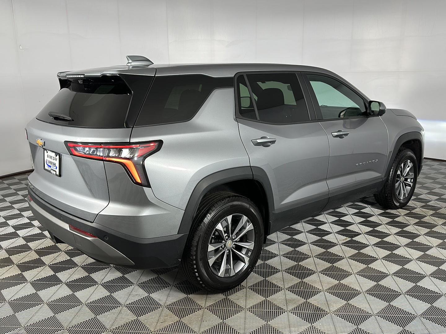 Used 2025 Sterling Gray Metallic Chevrolet AWD LT image 26