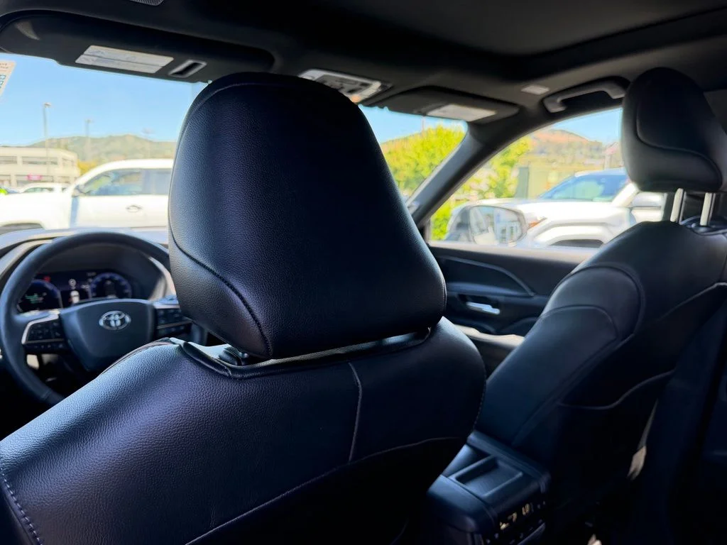 Used 2025  Toyota MAX Platinum image 13
