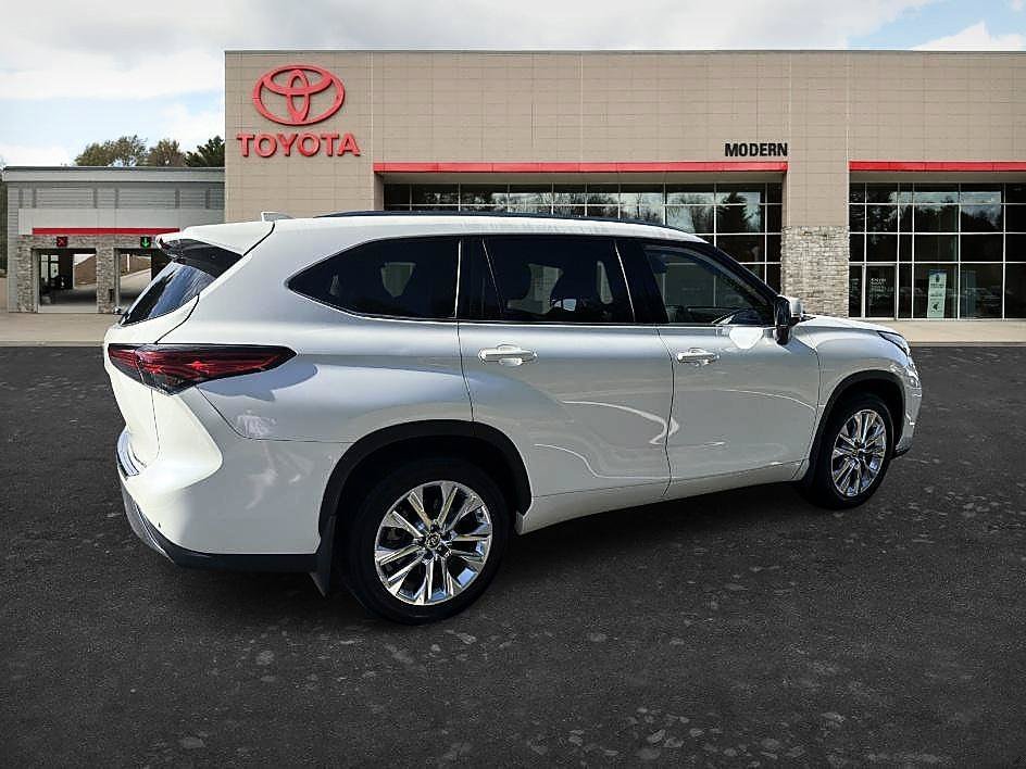 Used 2020 Blizzard Pearl Toyota Limited image 6