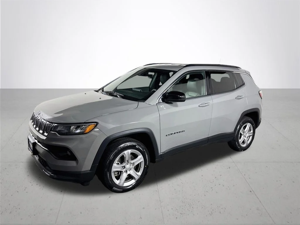 Used 2023 Gray Jeep Latitude image 2