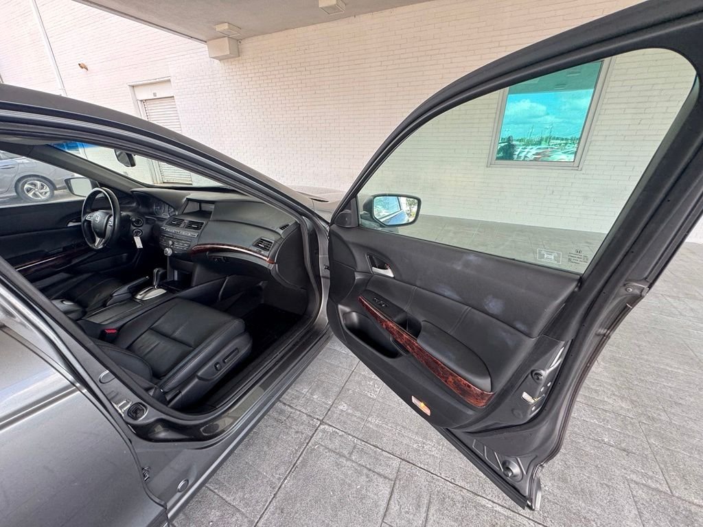 Used 2010  Honda EX-L image 15