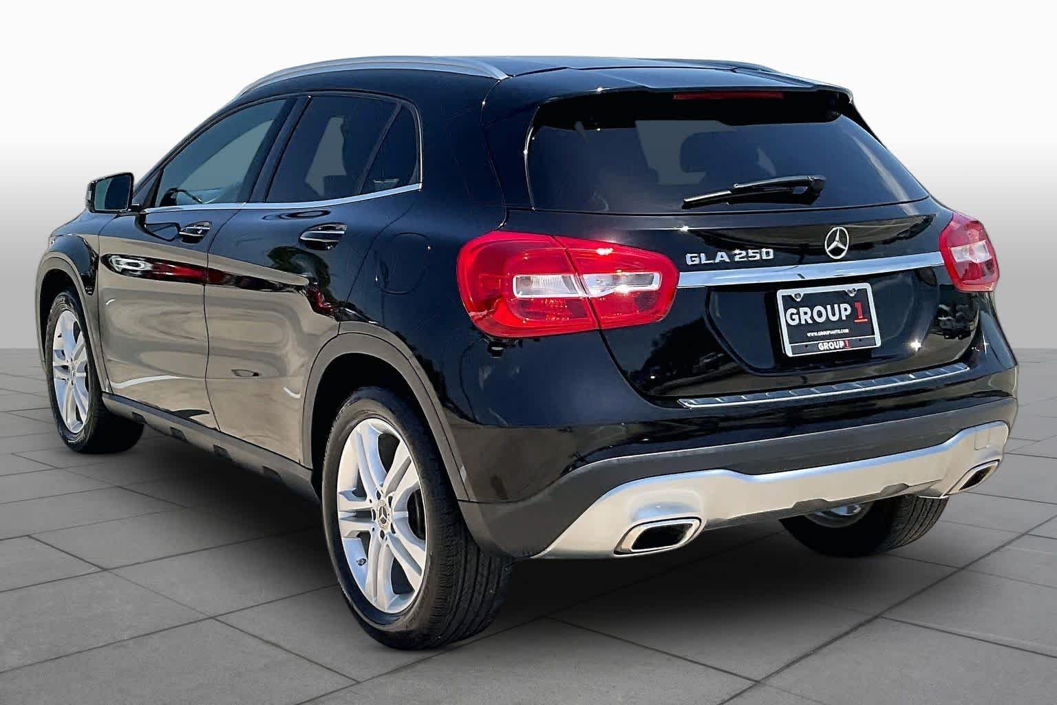 Used 2018 Night Black Mercedes-Benz GLA 250 image 12
