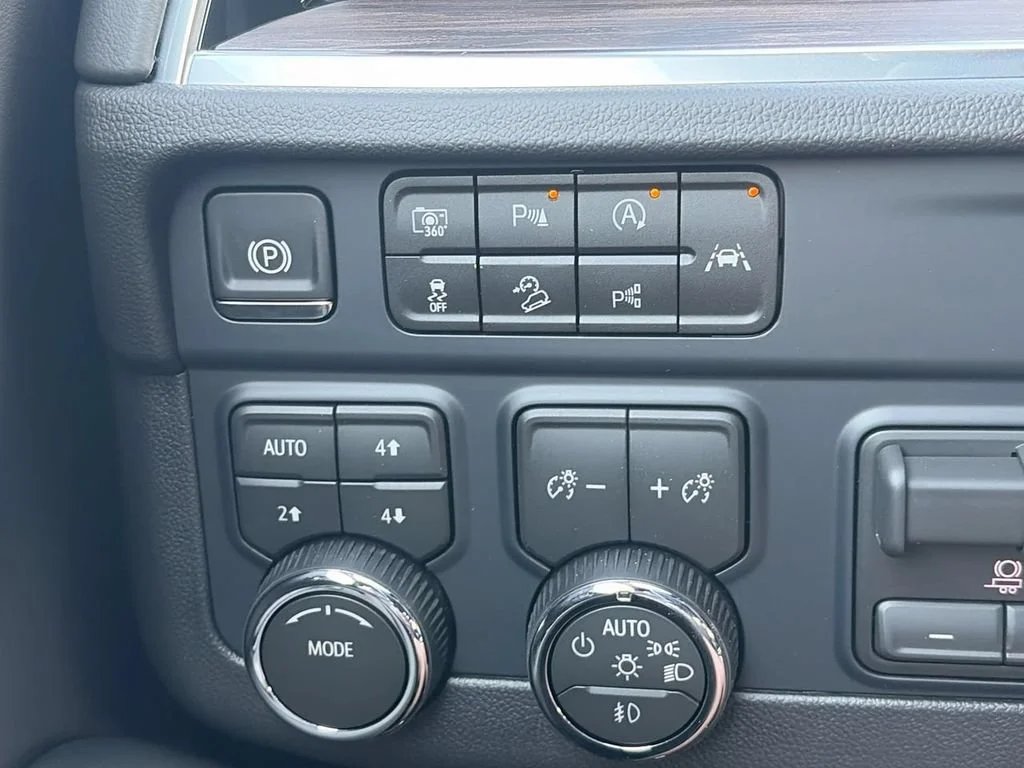2026 Chevrolet Suburban Z71 - Photo 24