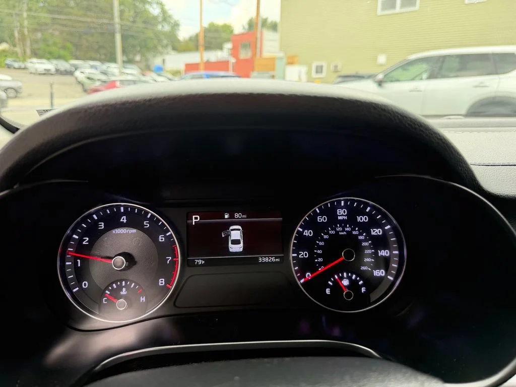 Used 2023 White Kia LXS image 16
