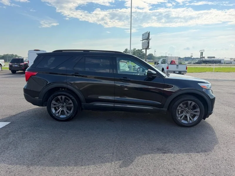 Certified Used 2022 Agate Black Metallic Ford XLT image 4