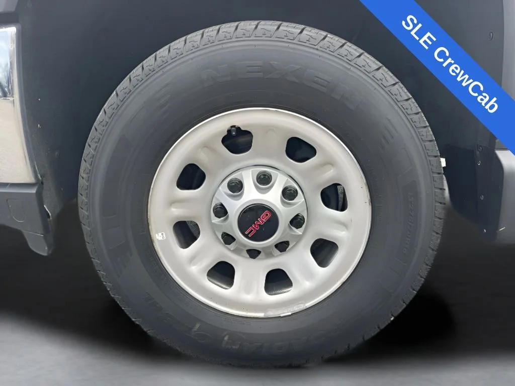Used 2023 Summit White GMC SLE image 35