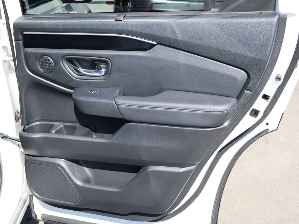Used 2023 White Honda EX-L image 15