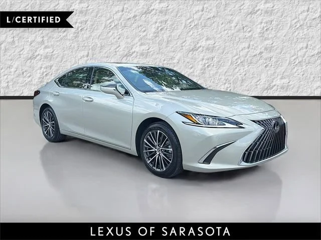 2025 Lexus ES 300h 300h's photo