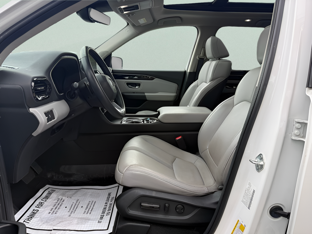 Used 2023 White Honda Touring image 9
