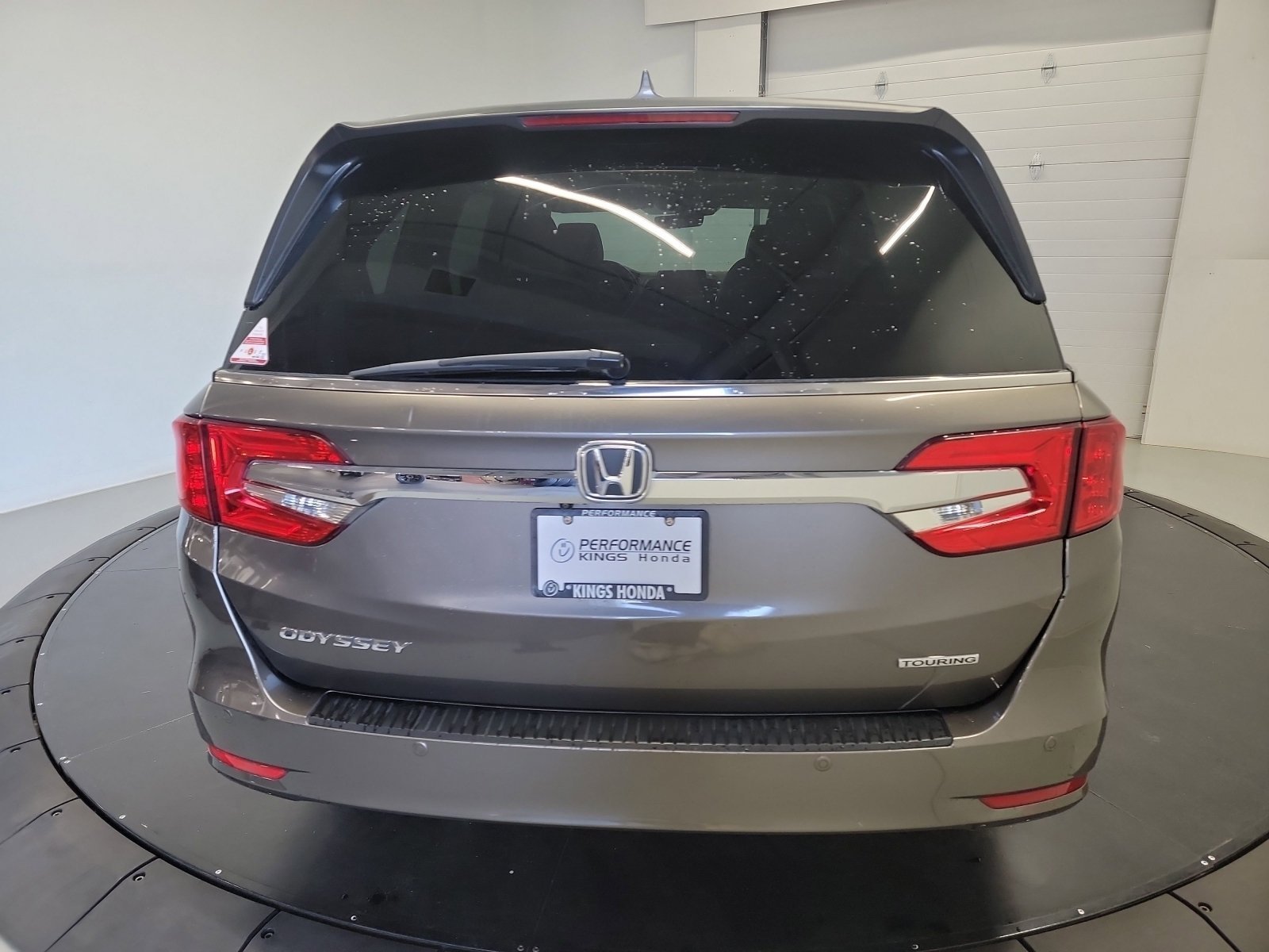 Used 2018 Modern Steel Metallic Honda Touring image 6
