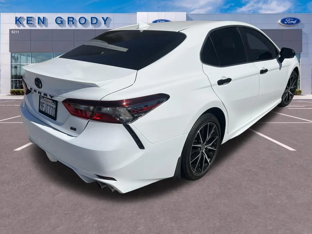 Used 2023 White Toyota SE image 10