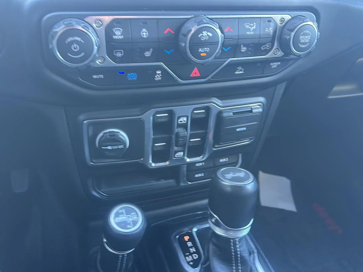 Used 2022 Granite Crystal Metallic Clearcoat Jeep Unlimited Sahara image 18