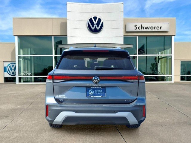 Certified Used 2025 Platinum Gray Metallic Volkswagen SE image 6