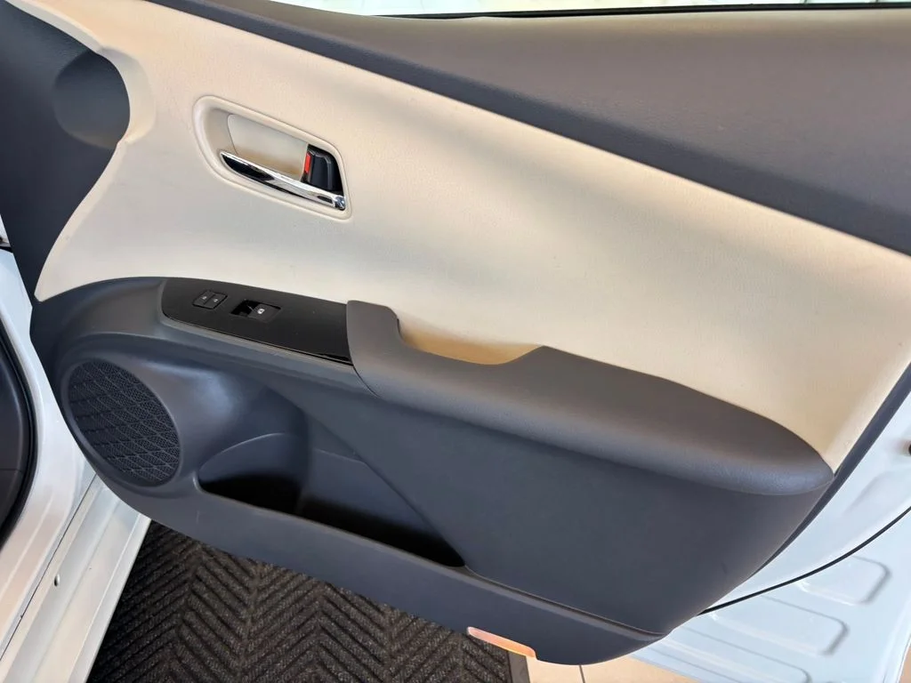 Used 2016 White Toyota Two image 24