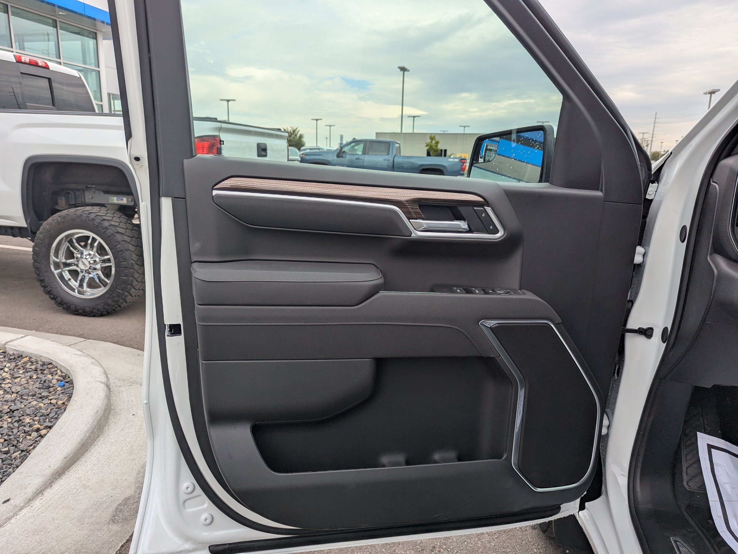 2026 Chevrolet Silverado 1500 LT - Photo 8