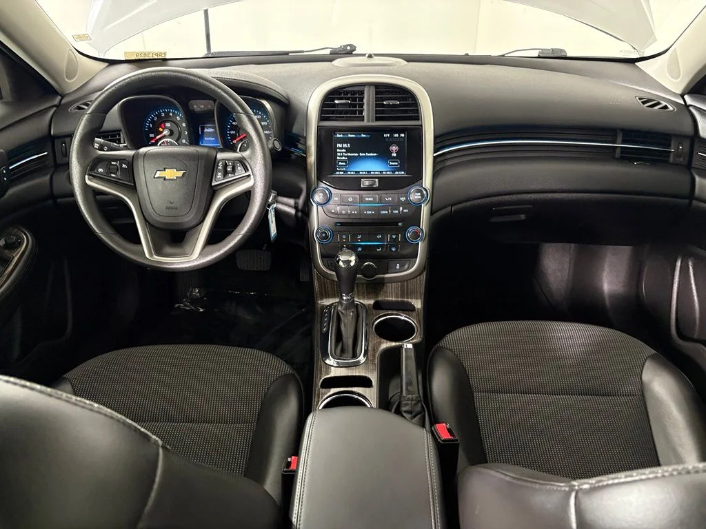 Used 2015 Silver Chevrolet LT image 31