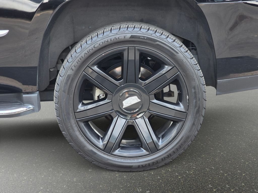Used 2016 Black Cadillac Luxury image 39