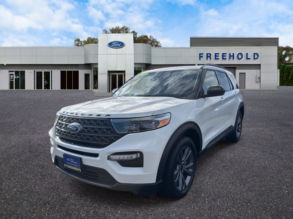Certified Used 2022 White Metallic Ford XLT image 4
