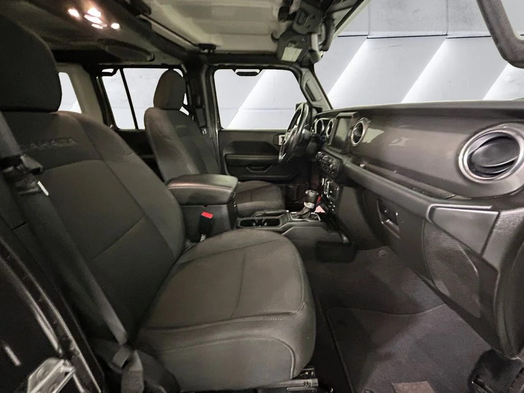 Used 2021 Gray Jeep Unlimited Sahara image 13