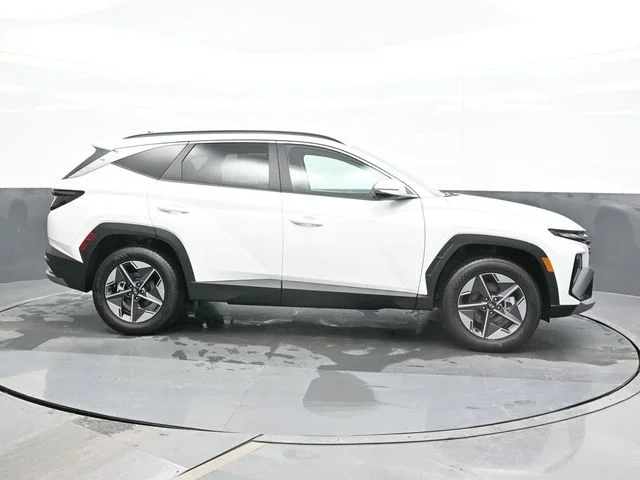New 2026 White Hyundai SEL Premium image 8