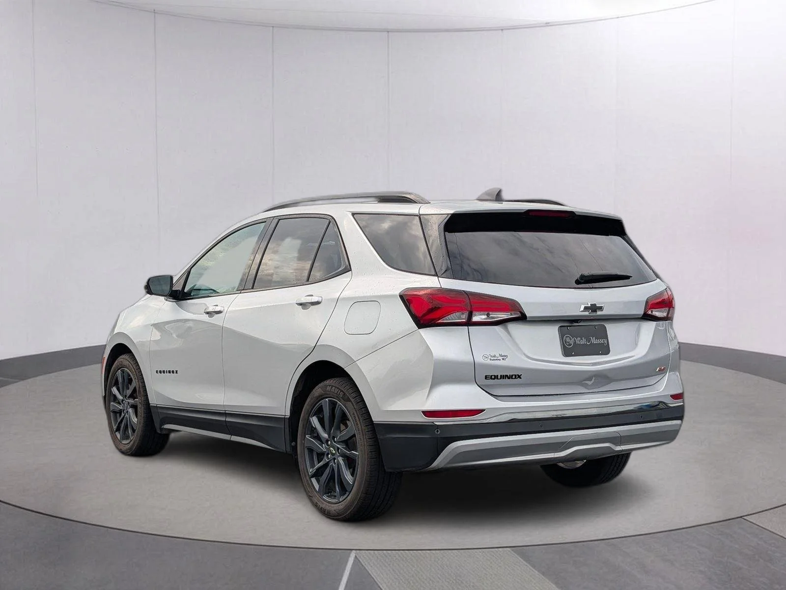 Used 2022 Silver Ice Metallic Chevrolet RS image 3