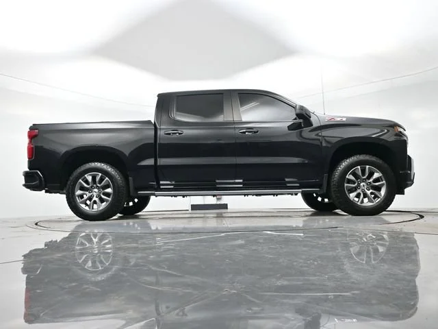 Used 2022 Mosaic Black Metallic Chevrolet RST image 29