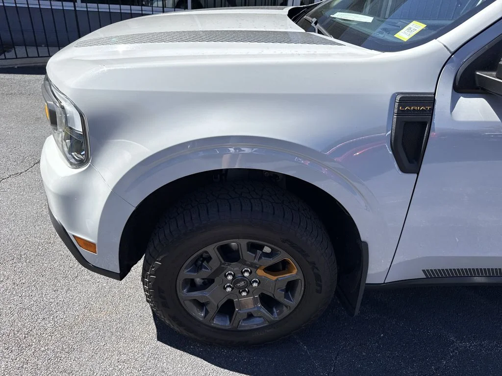 Used 2023 White Ford Lariat image 9