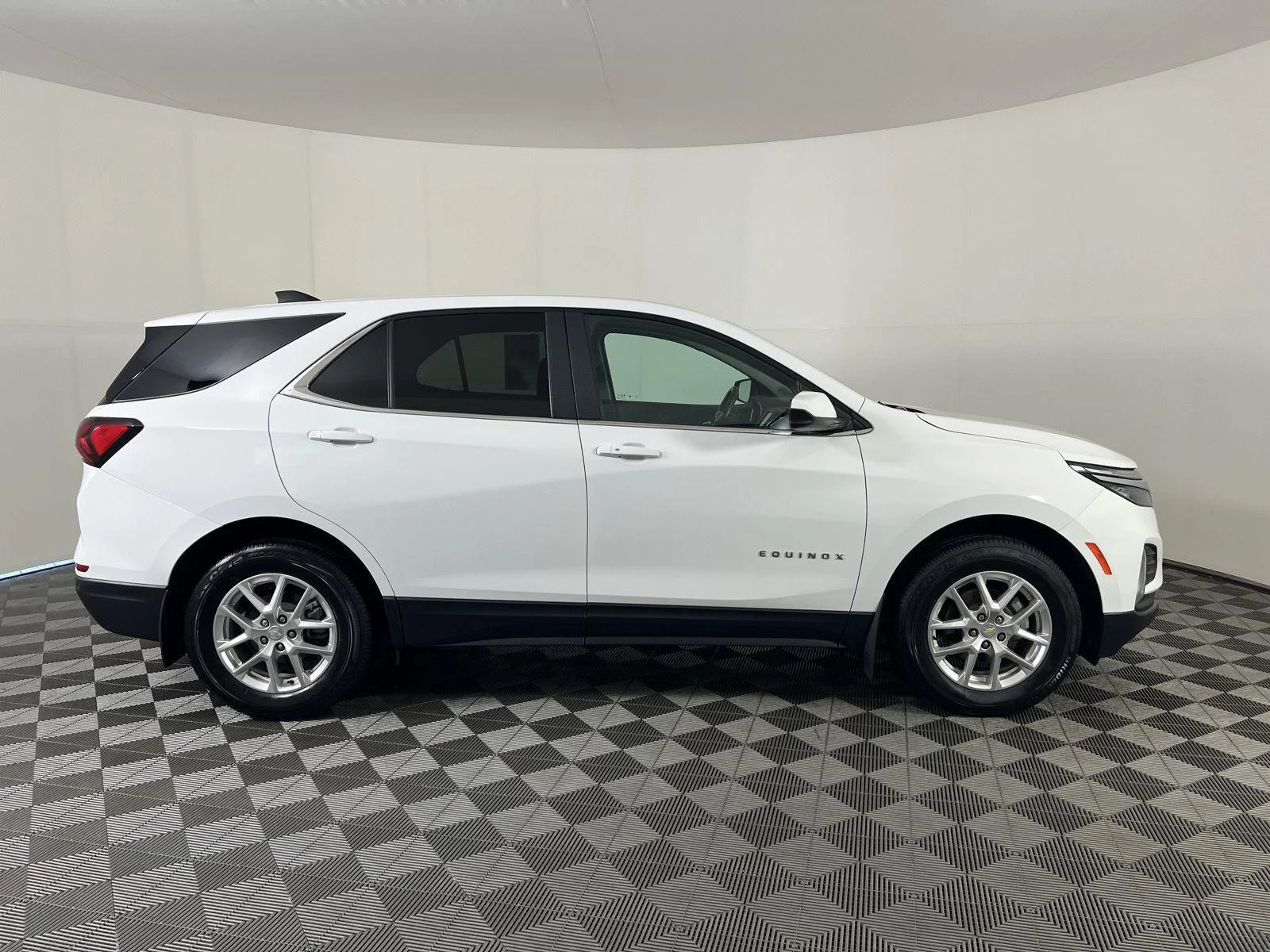Used 2022 Summit White Chevrolet LT image 23