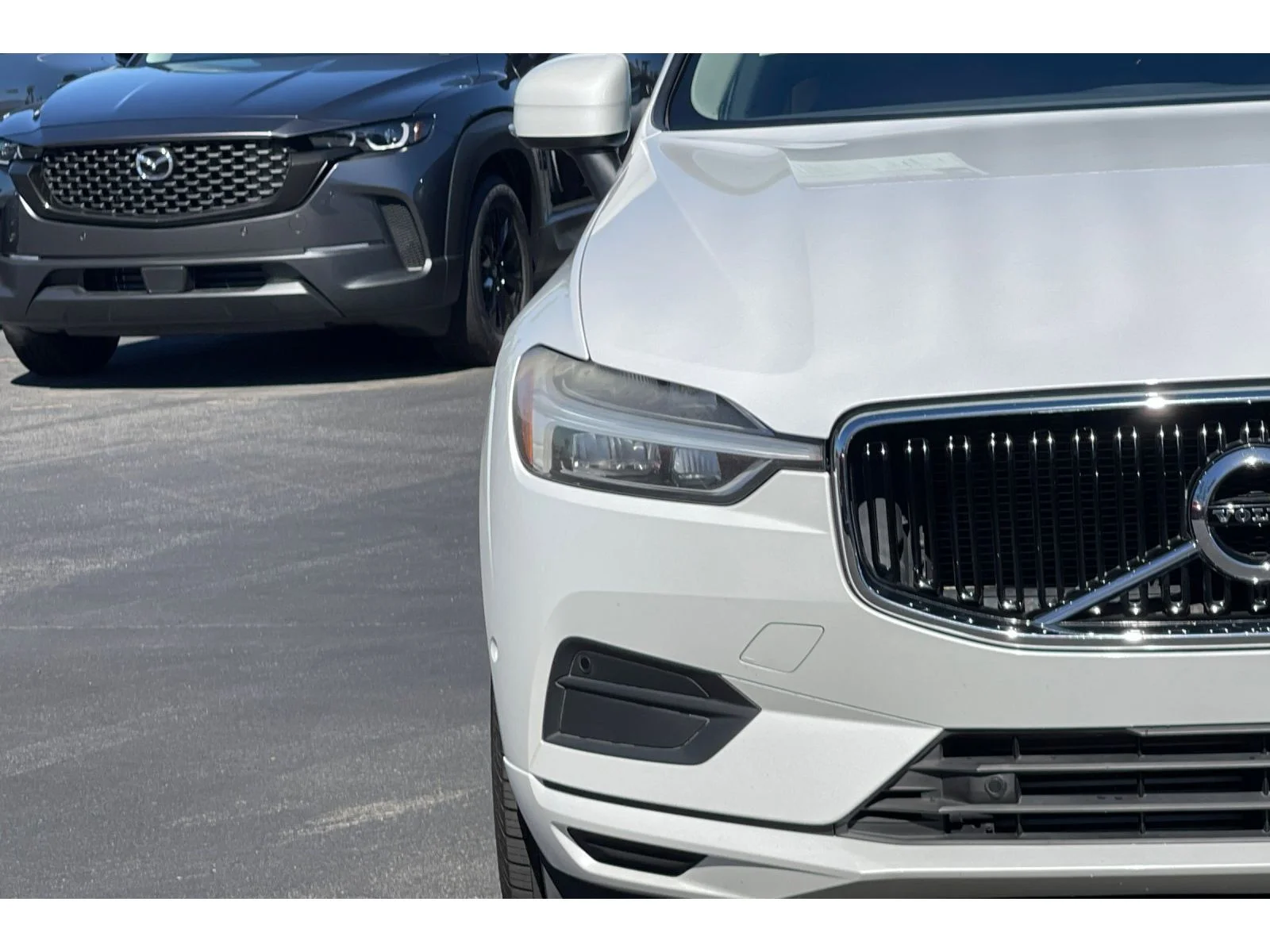 Used 2018 Ice White Volvo Momentum image 45
