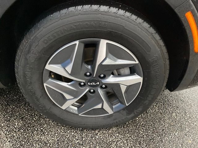 Used 2022 Black Kia S image 12